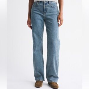 Abercrombie & Fitch 90’s Relaxed High Rise Light Wash Blue Jeans Curve